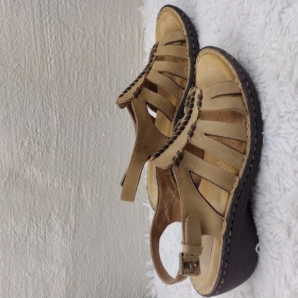 Clarks Artisan Active Air Tan Suede Leather Open Toe Wedge Slingback Sandal - Picture 4 of 16